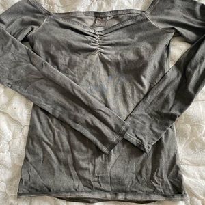 ✨HOLLISTER off the shoulder top